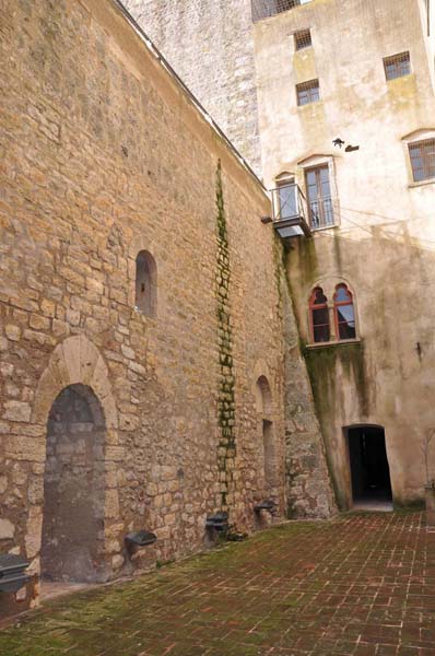Rocca interno 1