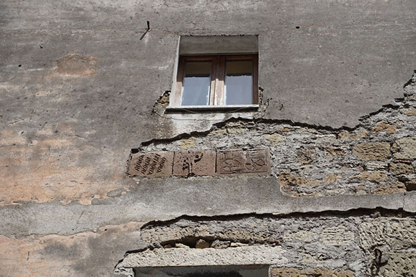 Le enigmatiche formelle di Via Roma