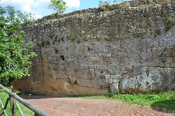 Mura di Sovana